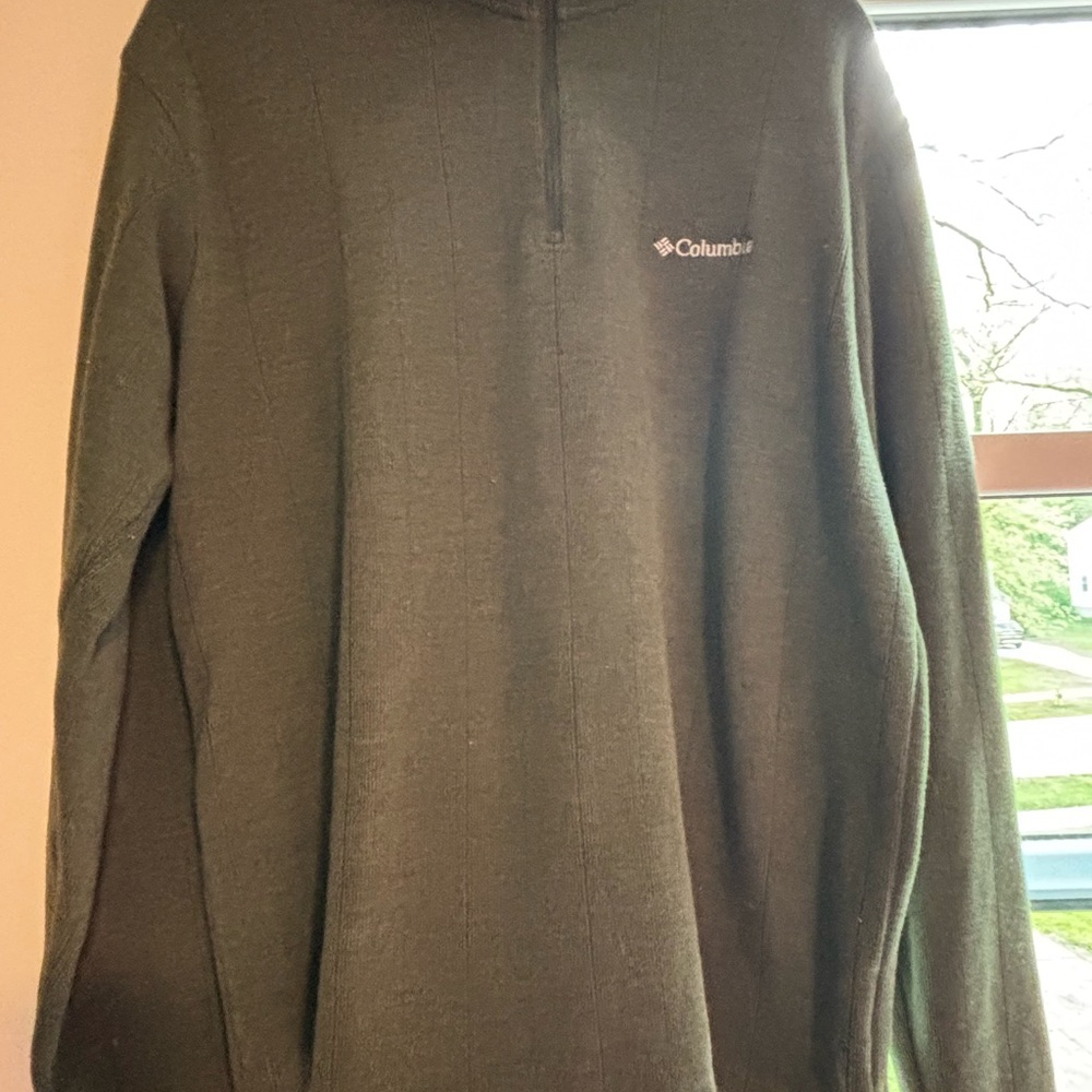 Columbia Green Zip Up Sweater with Classic Design